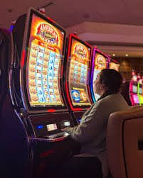 Super Sic Bo betting board on to303 slot showing dice outcomes and bet zones