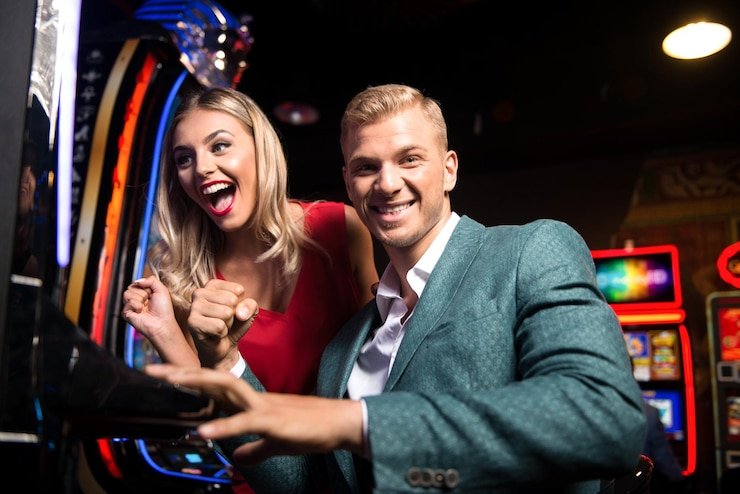 Live croupier rolling dice in Super Sic Bo studio with to303 slot branding